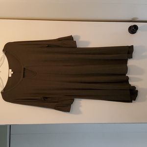 Knee length 3/4 length flutter sleeve green dress size Medium